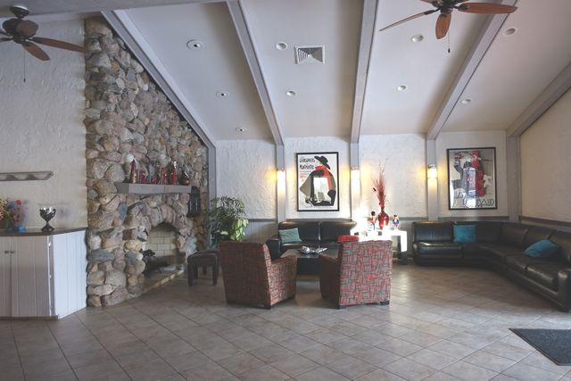 4000 Dundee Road 203B, Northbrook, IL 60062