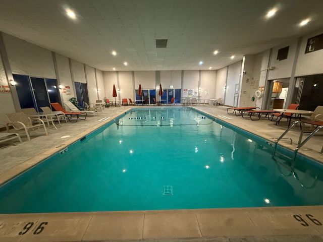 4000 Dundee Road 203B, Northbrook, IL 60062