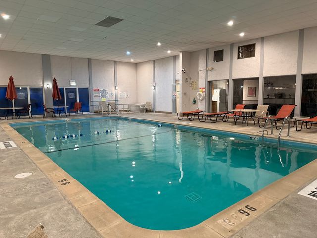 4000 Dundee Road 203B, Northbrook, IL 60062