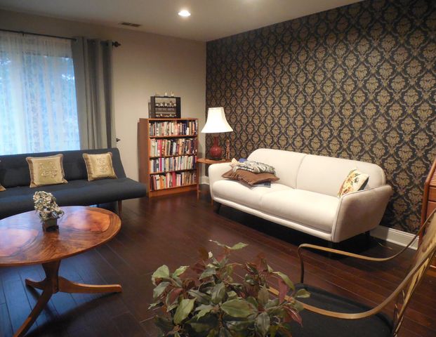 4000 Dundee Road 203B, Northbrook, IL 60062