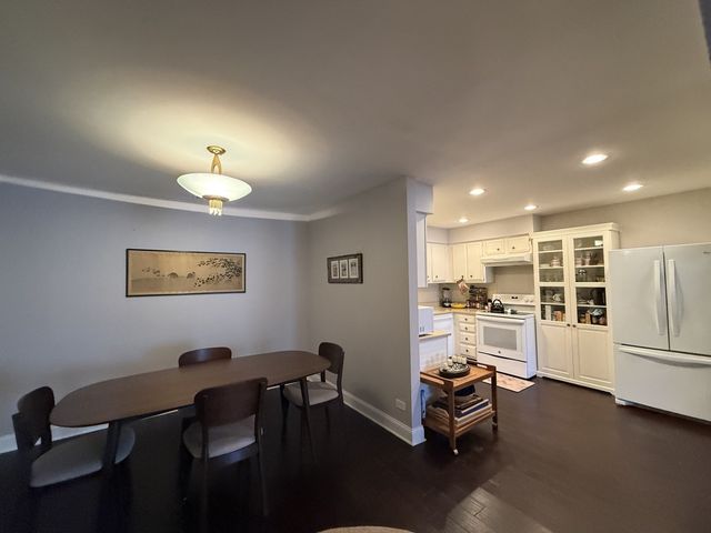 4000 Dundee Road 203B, Northbrook, IL 60062