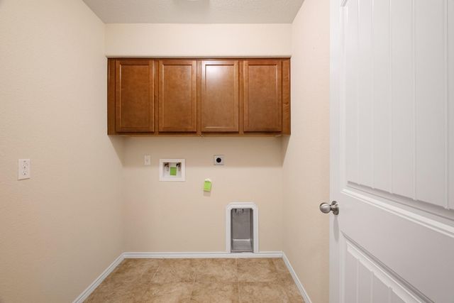 129 Plata LN, Jarrell, TX 76537