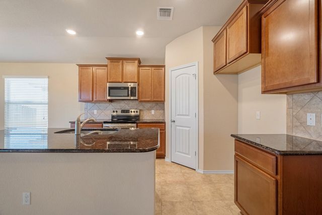 129 Plata LN, Jarrell, TX 76537