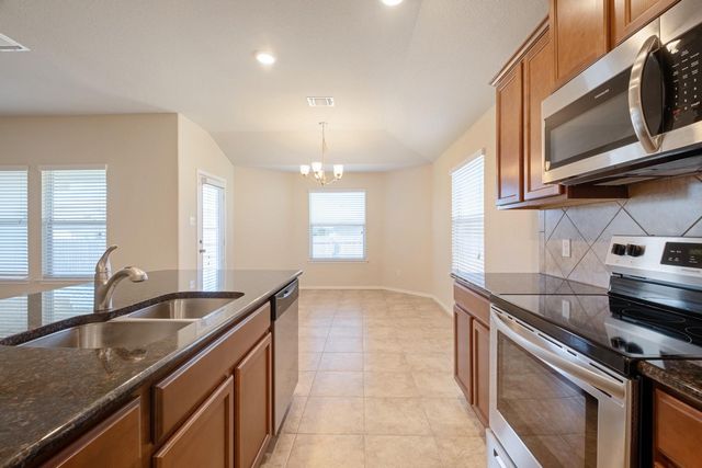 129 Plata LN, Jarrell, TX 76537