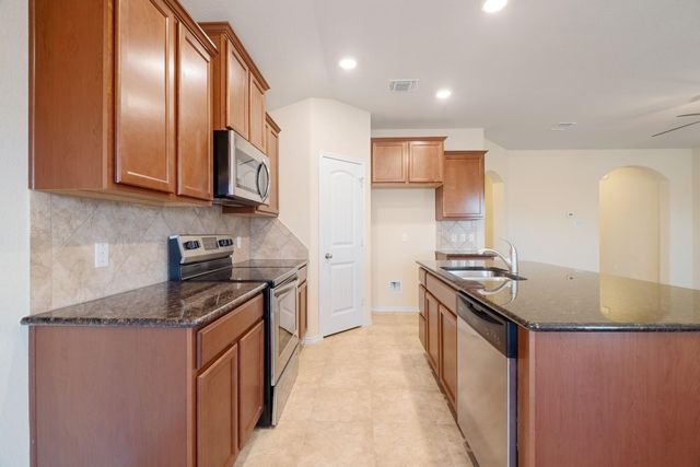 129 Plata LN, Jarrell, TX 76537