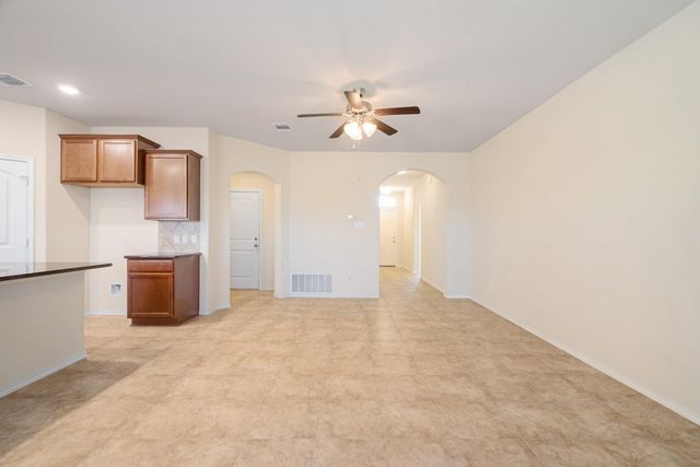 129 Plata LN, Jarrell, TX 76537