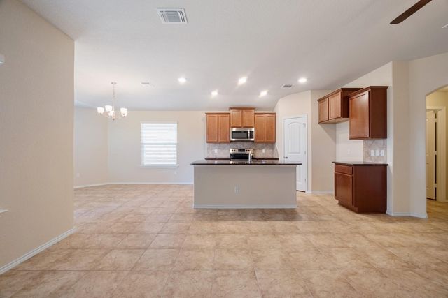 129 Plata LN, Jarrell, TX 76537