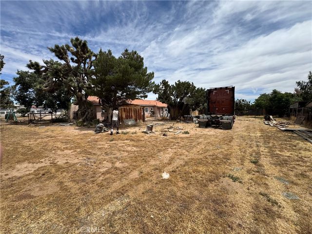 7191 Redwood Avenue, Hesperia, CA 92345
