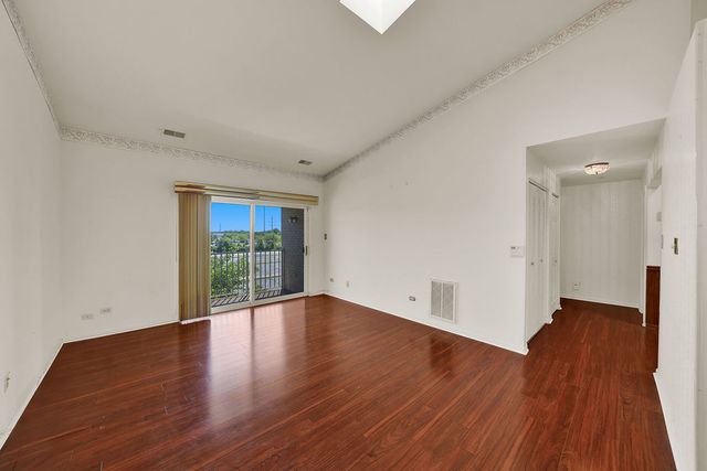 4217 W 76th Street 303, Chicago, IL 60652