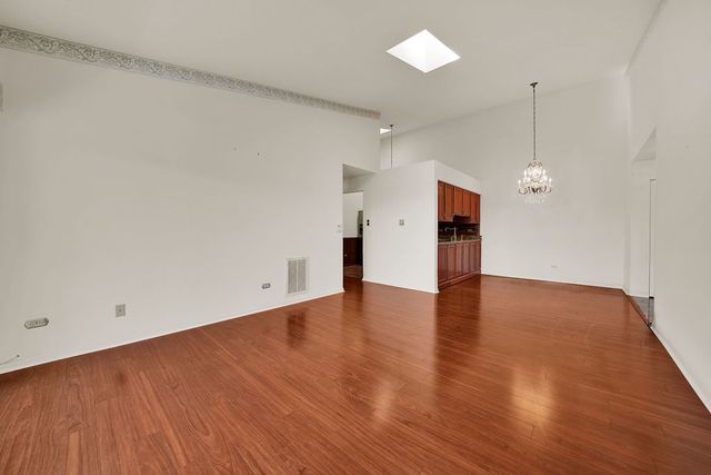 4217 W 76th Street 303, Chicago, IL 60652
