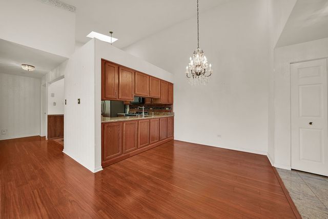4217 W 76th Street 303, Chicago, IL 60652