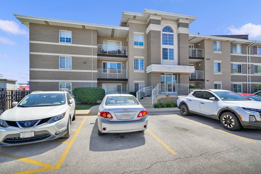 4217 W 76th Street 303, Chicago, IL 60652