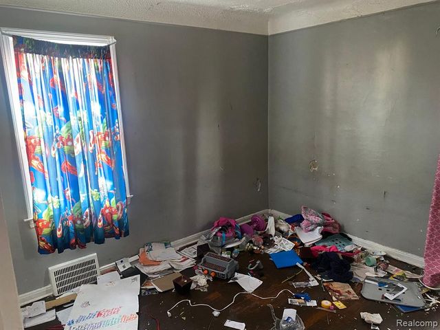 16062 Carlisle Street, Detroit, MI 48205