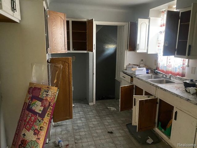 16062 Carlisle Street, Detroit, MI 48205