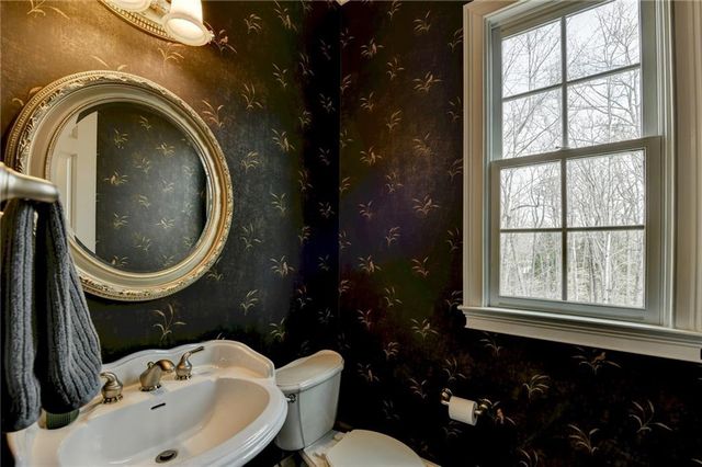 7520 Ledgewood Way, Suwanee, GA 30024