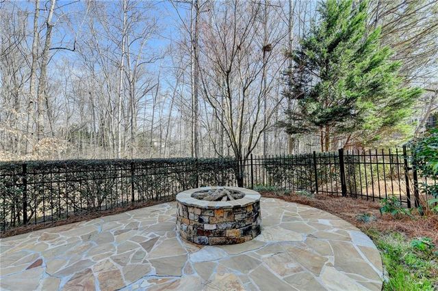 7520 Ledgewood Way, Suwanee, GA 30024