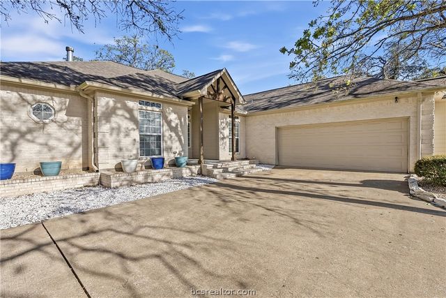 22 Golfview Drive, Hilltop Lakes, TX 77871