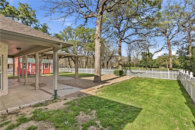 22 Golfview Drive, Hilltop Lakes, TX 77871