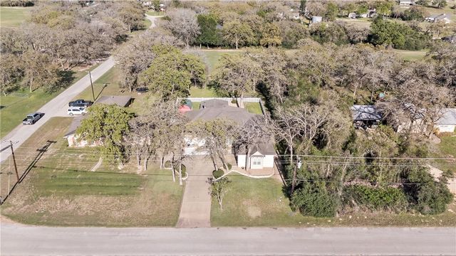 22 Golfview Drive, Hilltop Lakes, TX 77871