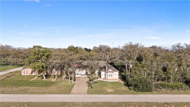 22 Golfview Drive, Hilltop Lakes, TX 77871