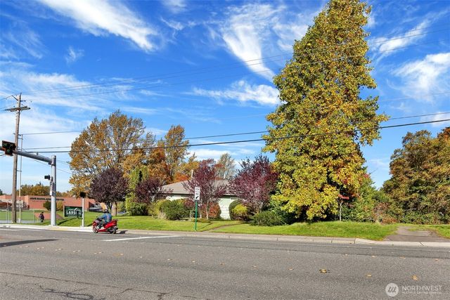 1301 1315 Lakeway Drive, Bellingham, WA 98229