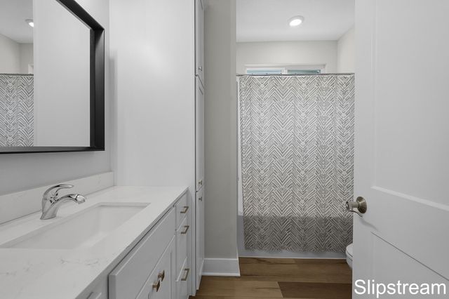 2354 Watertown Way NE, Grand Rapids, MI 49505