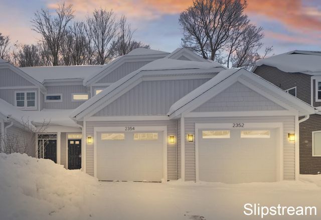 2354 Watertown Way NE, Grand Rapids, MI 49505