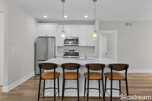 2354 Watertown Way NE, Grand Rapids, MI 49505