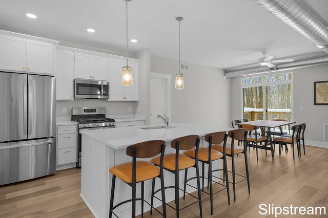 2354 Watertown Way NE, Grand Rapids, MI 49505