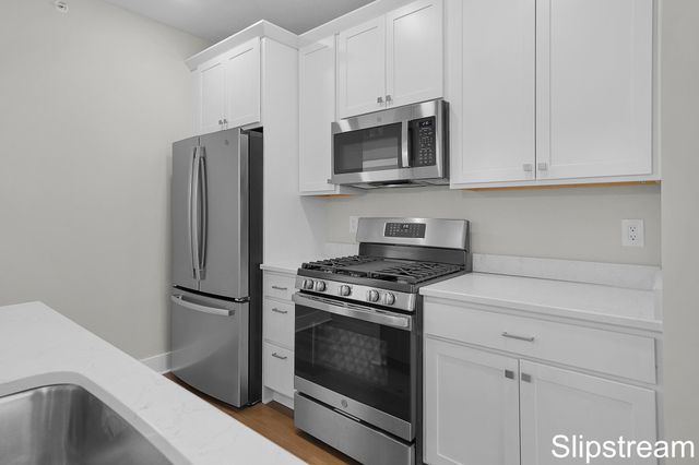 2354 Watertown Way NE, Grand Rapids, MI 49505