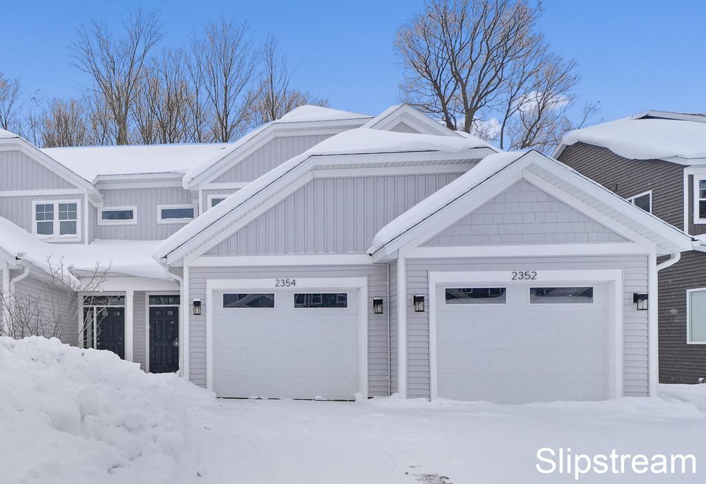 2354 Watertown Way NE, Grand Rapids, MI 49505