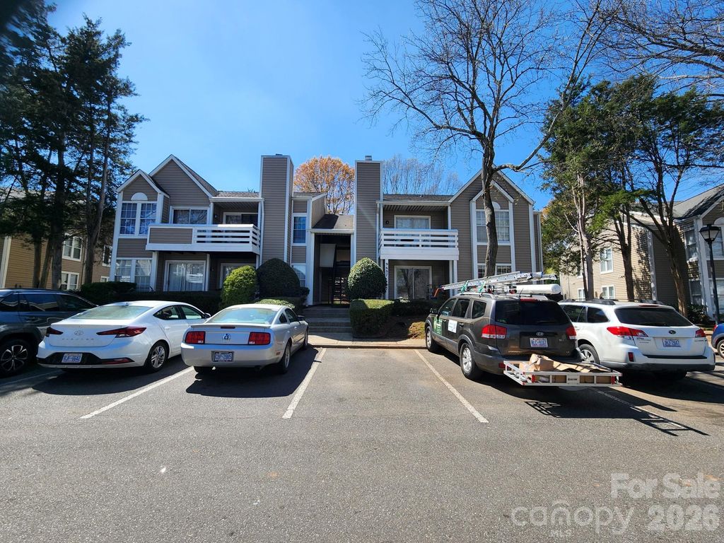9607-G Vinca Circle, Charlotte, NC 28213