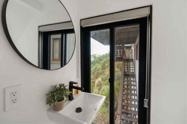 8960 Crescent, Los Angeles, CA 90046