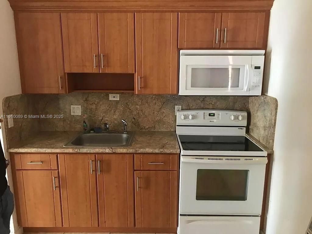 1935 SW 5th Pl 1-8, Fort Lauderdale, FL 33312