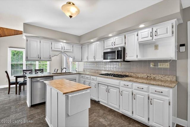 412 Lake Forest Pkwy, Louisville, KY 40245
