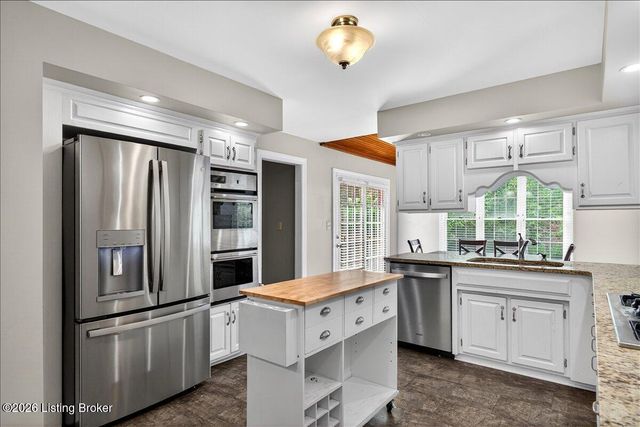 412 Lake Forest Pkwy, Louisville, KY 40245