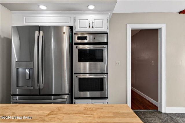 412 Lake Forest Pkwy, Louisville, KY 40245