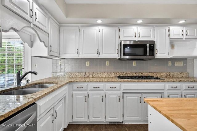 412 Lake Forest Pkwy, Louisville, KY 40245