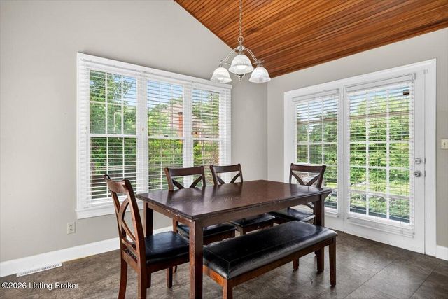 412 Lake Forest Pkwy, Louisville, KY 40245