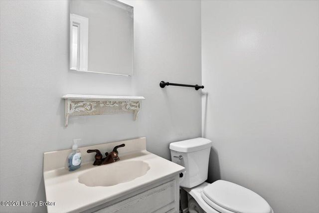 412 Lake Forest Pkwy, Louisville, KY 40245