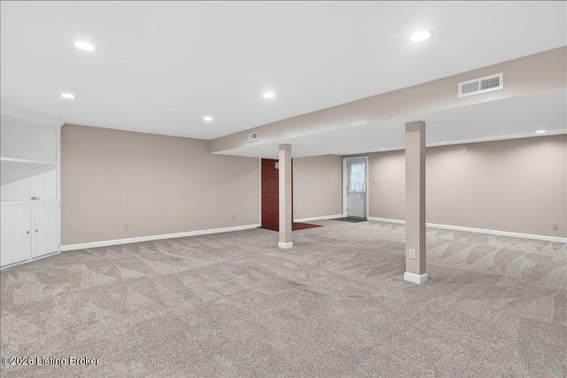 412 Lake Forest Pkwy, Louisville, KY 40245