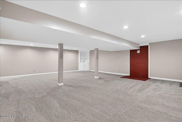 412 Lake Forest Pkwy, Louisville, KY 40245