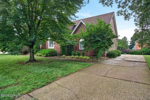 412 Lake Forest Pkwy, Louisville, KY 40245