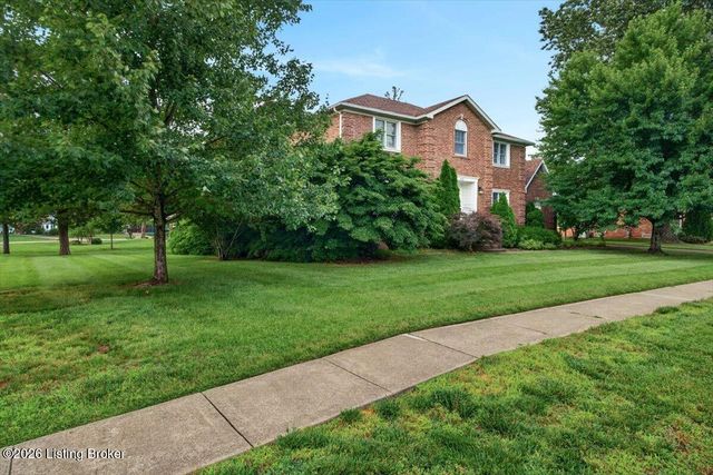 412 Lake Forest Pkwy, Louisville, KY 40245
