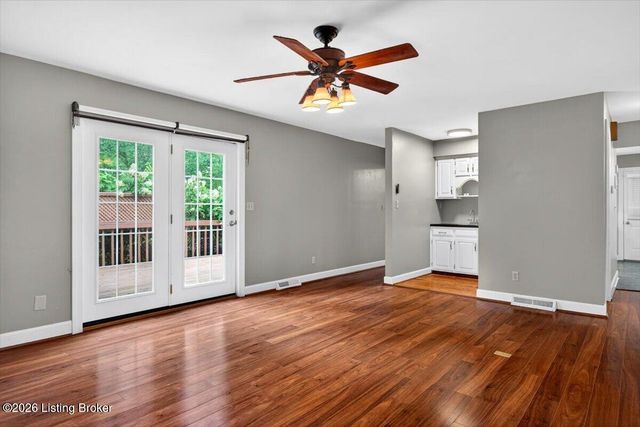 412 Lake Forest Pkwy, Louisville, KY 40245