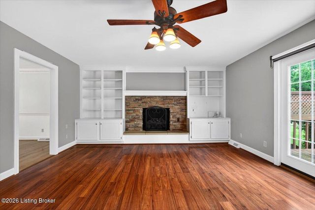 412 Lake Forest Pkwy, Louisville, KY 40245