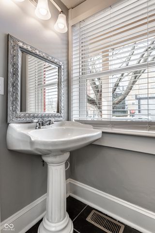 108 E 9th Street, Indianapolis, IN 46204