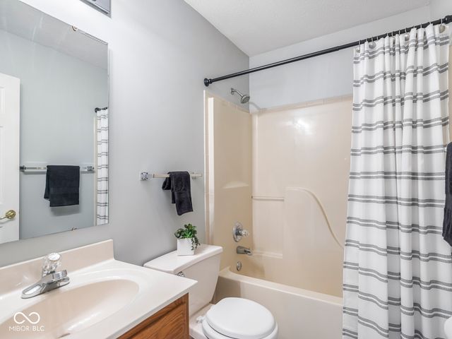 11842 Halle Drive, Indianapolis, IN 46229