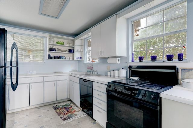 308 Bay Avenue, Kemah, TX 77565
