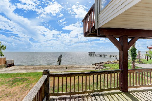 308 Bay Avenue, Kemah, TX 77565